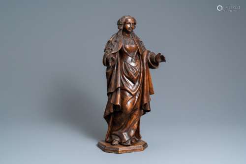 Une statue d'une sainte en bois fruitier sculpté, Vallée du ...