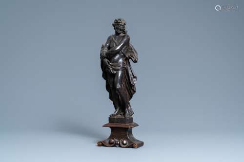 Une statue représentant 'Ecce Homo' en chêne sculpté, vers 1...