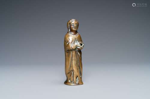 Un ornement de lustre en bronze en forme d'une Vierge, Fland...