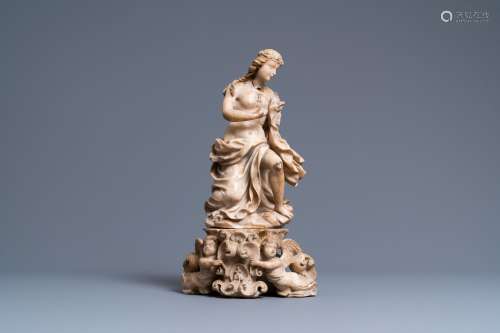 Une statue d'une sainte en albâtre sculpté, Trapani, Sicile,...