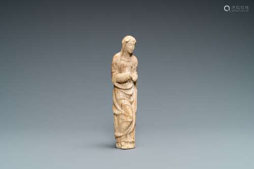 Une statue de la Vierge en ivoire sculpté, 2ème moitié du 16...