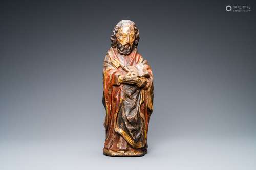 Une statue de Saint Pierre en bois sculpté polychromé, Franc...