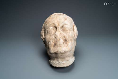 Une grande tête de prélat en marbre sculpté, Italie, 17ème