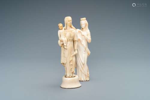Deux statues de Vierges à l’Enfant en ivoire sculpté, Dieppe...