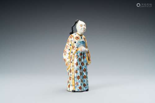Une figure d'un chinois en faïence polychrome de Delft, ca. ...