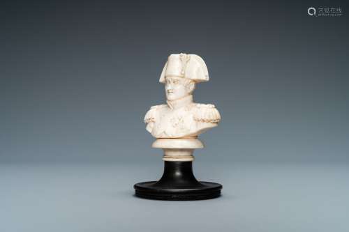 Un buste de Napoléon en ivoire sculpté, France, 19ème