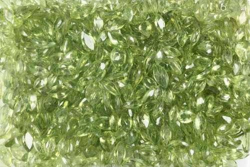 loose peridots, total approx. 300 ct