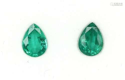 2 loose emeralds