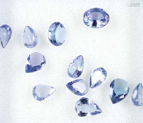 12 loose tanzanites total approx. 8.79 ct