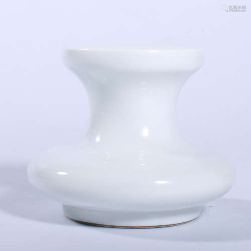 Yongzheng white glaze incense insert in Qing Dynasty