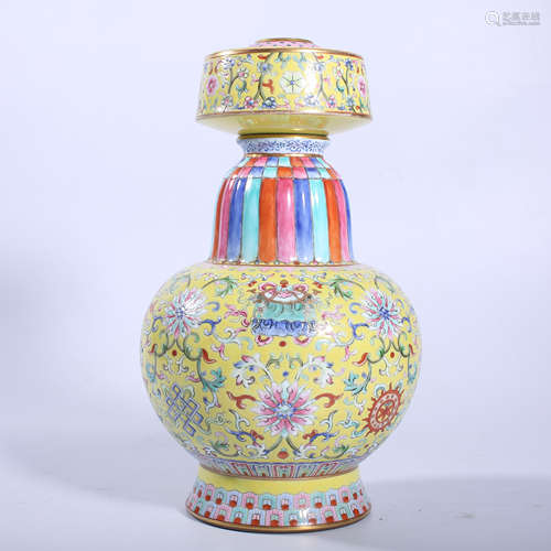 Qing Dynasty Qianlong pastel bottle