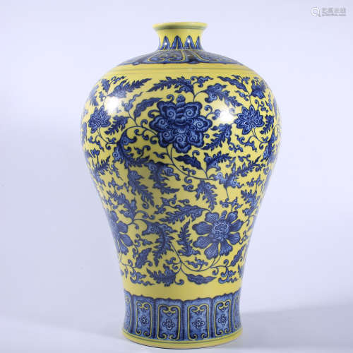 Blue and white plum vase with yellow background in Qianlong ...