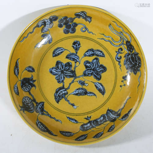 Xuande blue and white plate with yellow background in Ming D...