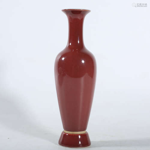 Kangxi red glazed willow leaf vase in Qing Dynasty