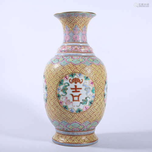 Qing Dynasty Guangxu pastel bottle