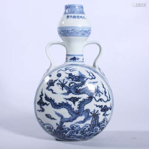 Ming Dynasty Xuande blue and white flat bottle