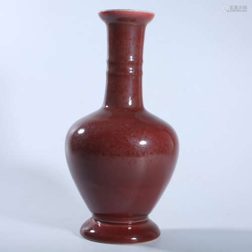 Yongzheng red glazed bottle in Qing Dynasty
