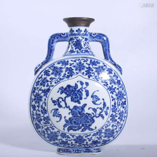 Qing Dynasty Qianlong blue and white double ear flat bottle