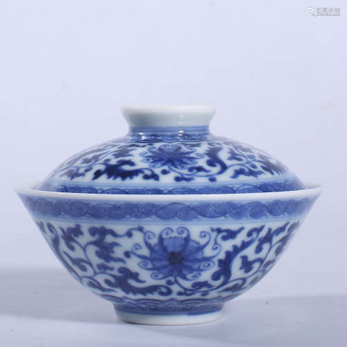 Qing Dynasty Jiaqing blue and white covered bowl