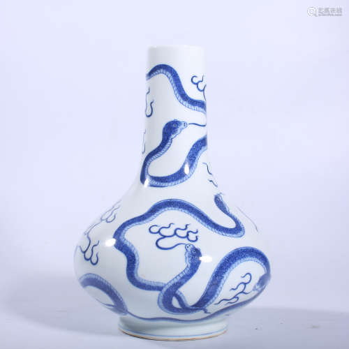 Qing Dynasty Jiaqing blue and white bottle