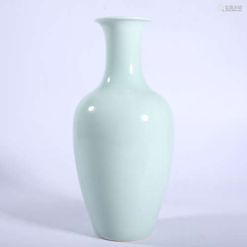 Qing Dynasty Qianlong green glazed Guanyin bottle
