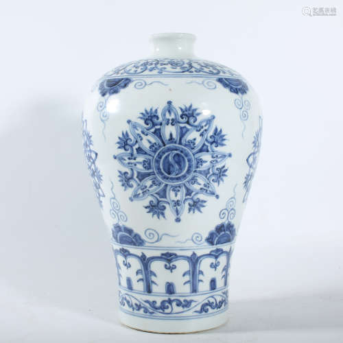 Blue and white plum vase of Ming Dynasty