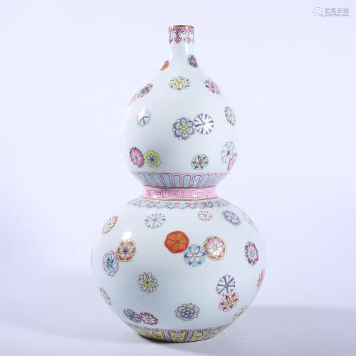 Qing Dynasty Qianlong pastel gourd bottle