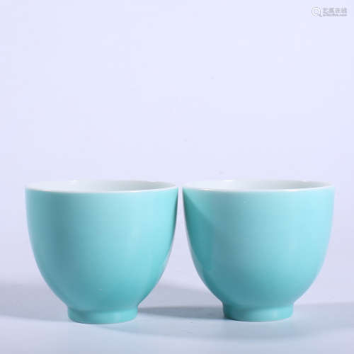 A pair of pine stone green glazed small cups in Qianlong of ...