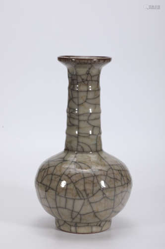 Guan Ware Strings Vase