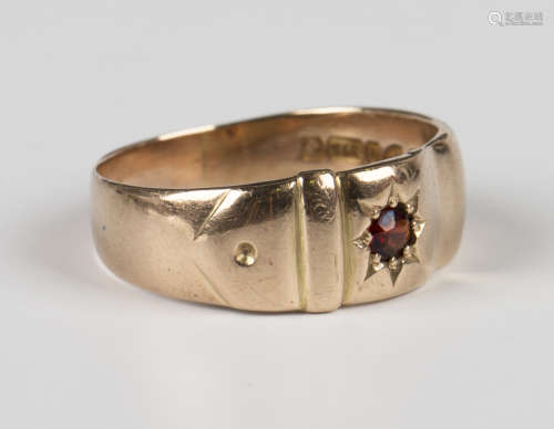 An Edwardian 9ct gold and garnet single stone ring in a stra...