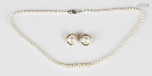A pair of 9ct gold and mabé pearl earclips, weight 5.8g, eac...