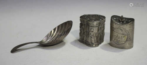 An early 19th century Continental silver cachou box and cove...