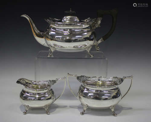A George V silver three-piece tea set, each of cushion form ...