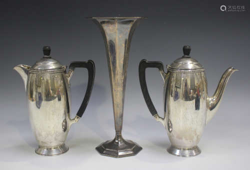 An Edward VIII silver coffee pot and matching hot water pot ...