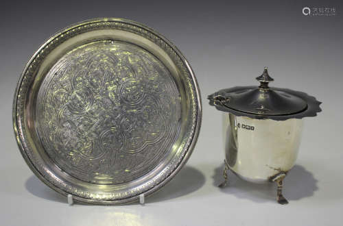 An Edwardian silver pot with hinged cover and knop finial ab...