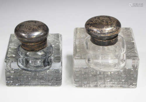 A George V silver mounted square cut glass inkwell, Birmingh...