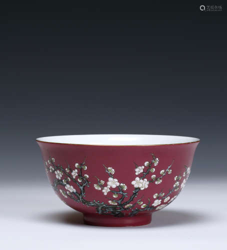 清雍正 珐琅彩胭脂地白梅碗 瓷