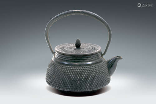 19世紀 日本南鶴楊製·乳釘紋鐵壺