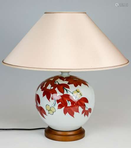 Tischlampe mit Herbstlaub