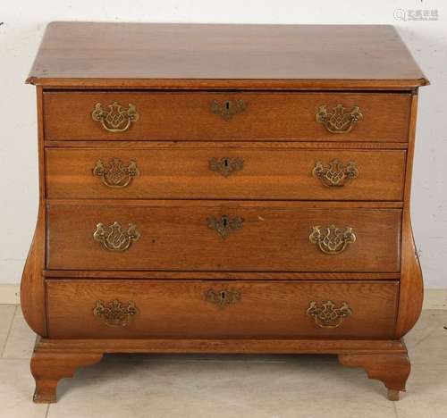 Oak chest of drawers