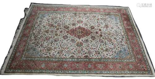 Very large Persian rug, 292 x 384 cm.