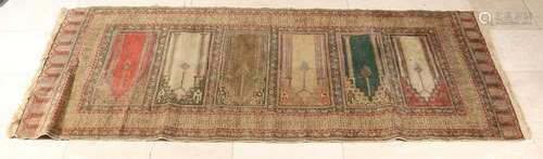 Persian prayer rug, 210 x 84 cm.