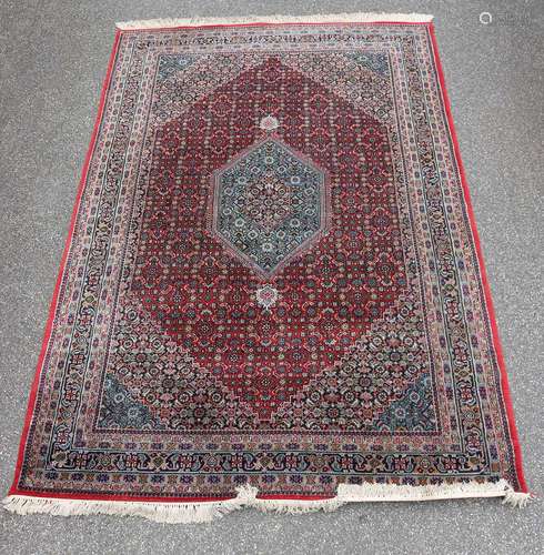 Large Persian rug, 320 x 202 cm.