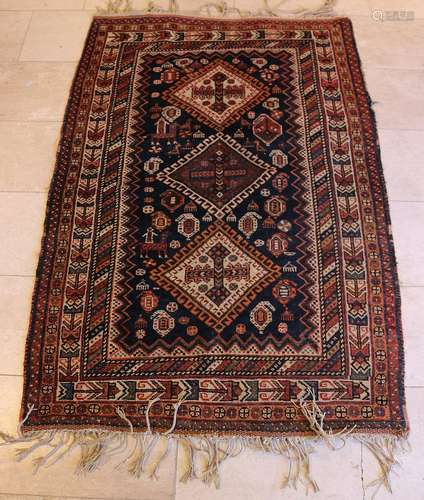 Hand-knotted Persian carpet, 161 x 110 cm.