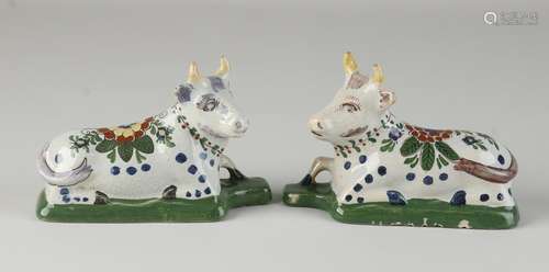 Two Delft cows