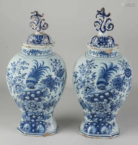 Two 18th century Delft vases with lids, H 34 cm.