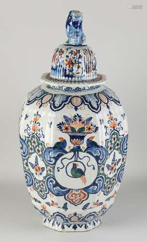 18th century Delft lid vase, H 52 xm.