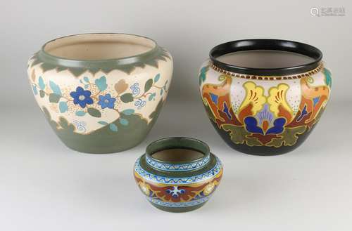 Three flower pots (plate)