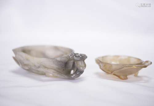 A PAIR OF CARVED LOTUS VINE AGATE BRUSH WASHERS