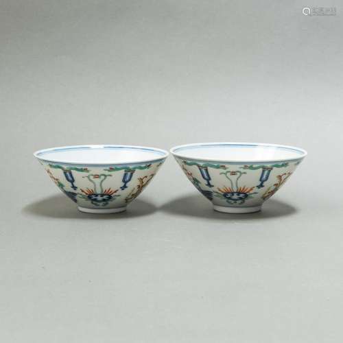 A PAIR OF CHINESE DOUCAI BOWLS, KANGXI PERIOD